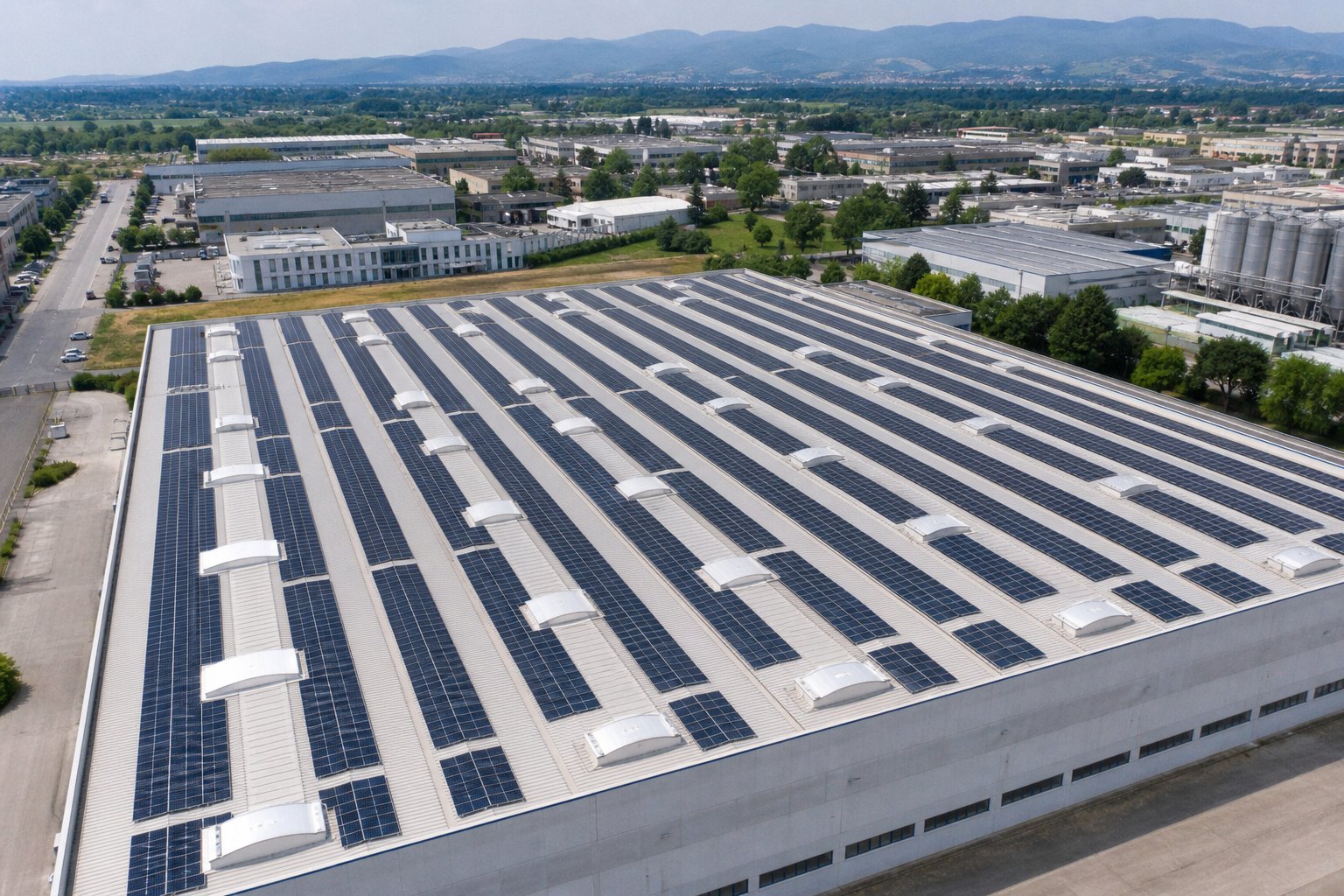 Impianto fotovoltaico industriale su copertura piana